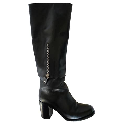 chanel noir riding